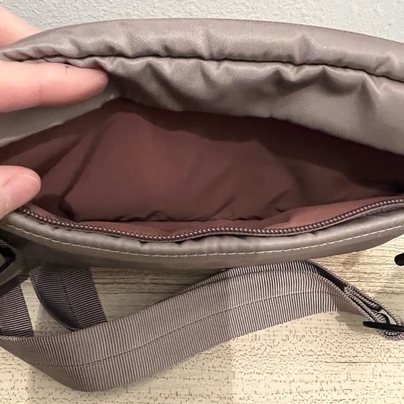 Bellroy Laneway Belt Bag - Picture 4 of 9